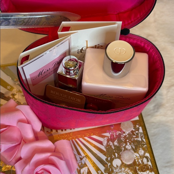 Christian Dior Beauty Gift Set with 2025 Holiday Box - Picture 7 of 7